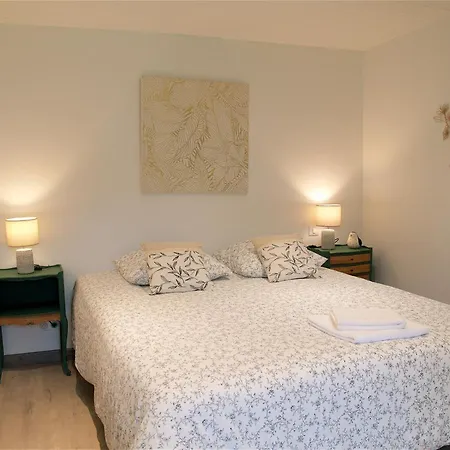 Bord De De La Comte Country house